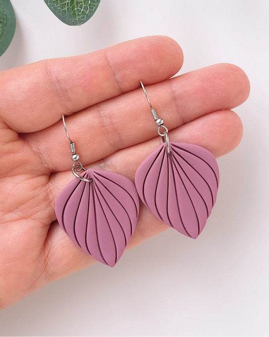 Dreaming Leaf Dangle Earrings
